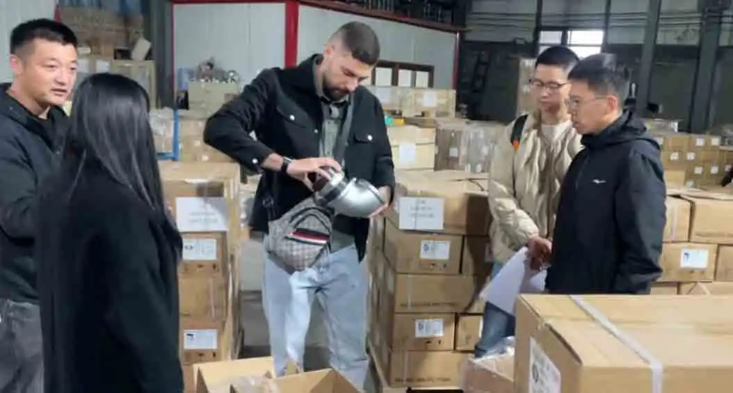 Welcome Customers from Dubai to Taigu Zhiyuan Malleable Iron Co., Ltd.